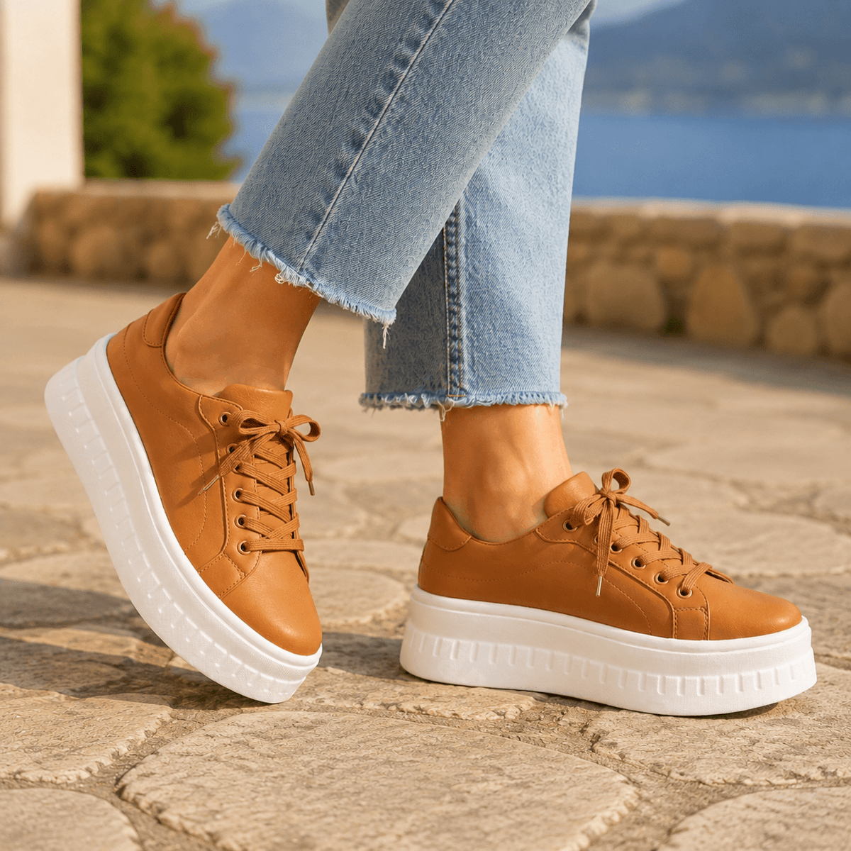 Brindisi Women's Cushioned Platform Sneakers with Arch Support
