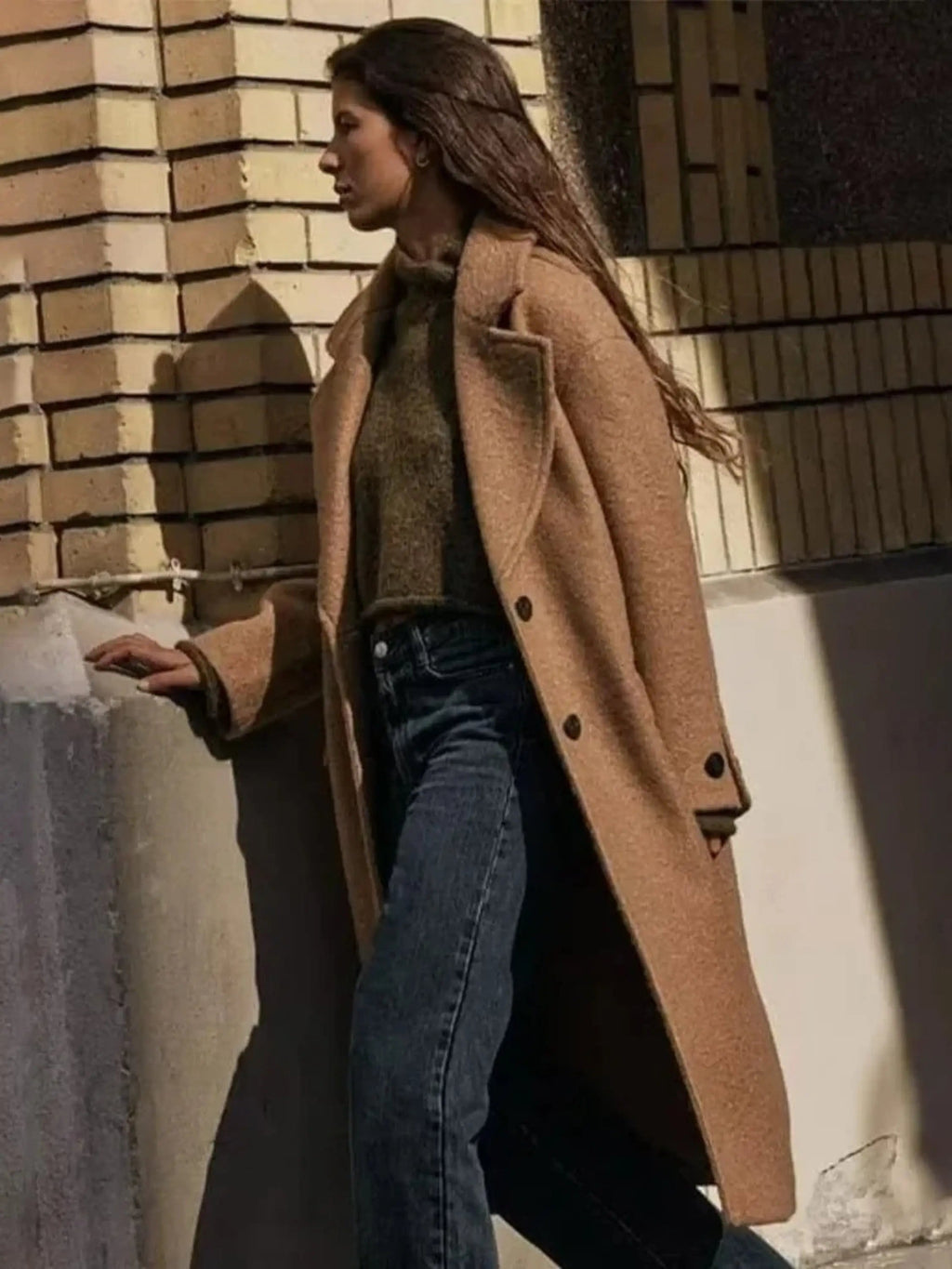 Women's Oversized Long Wool-Blend Winter Coat with Lapel Collar and Flap Pockets