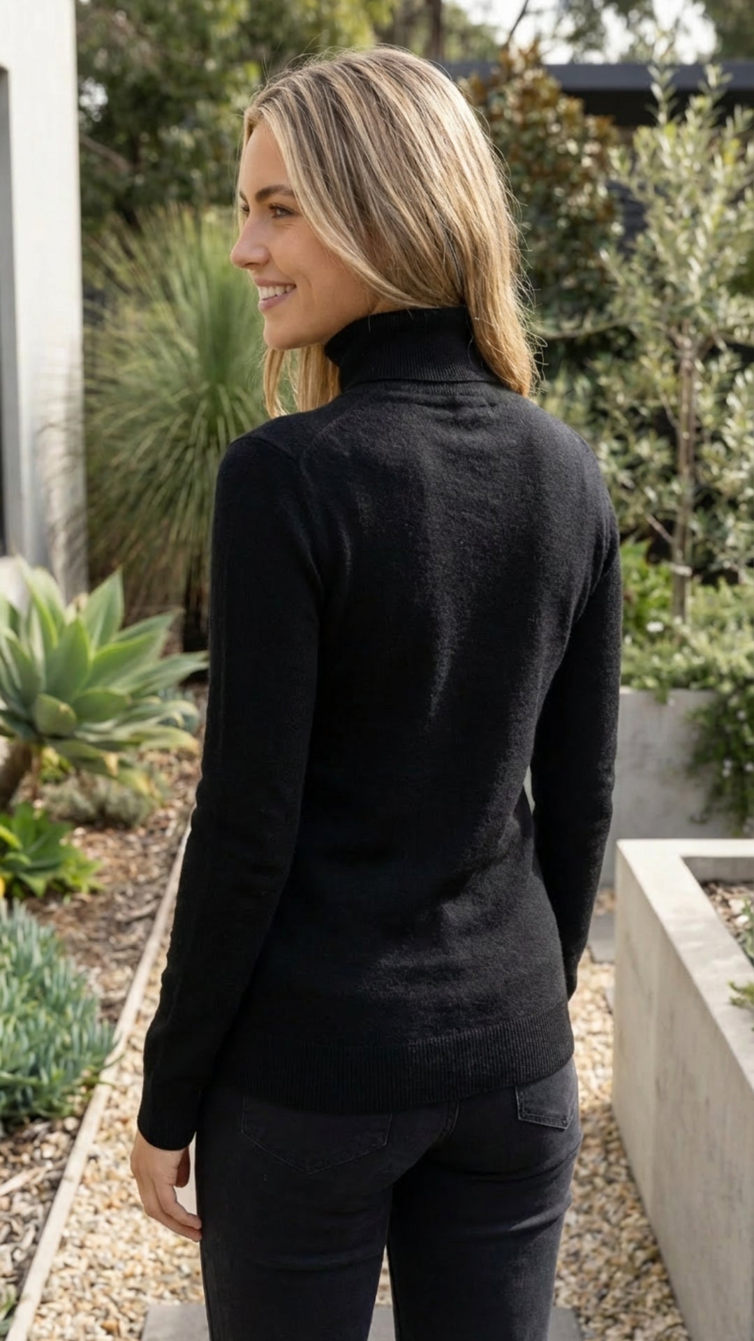 Women's Slim-Fit Knit Turtleneck Sweater with Long Sleeves and Ribbed Cuffs